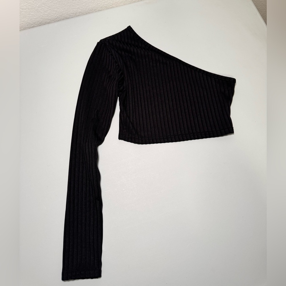 Pretty Little Thing one shoulder crop top